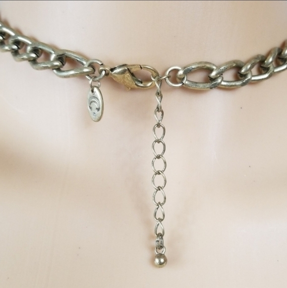 Charming Charlie chuncky Gold flower necklace - Picture 3 of 6